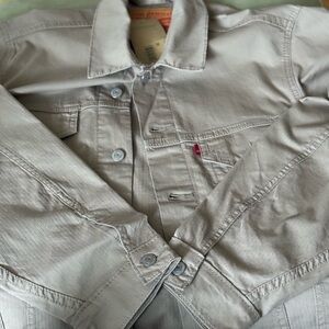 Levis trucker jacket. Mens size large. Brand new with tags